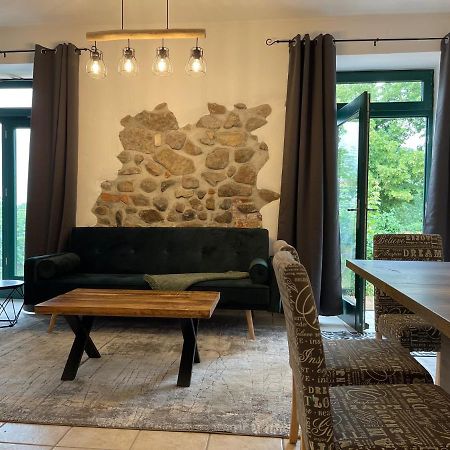 Mitten In Der Natur : Ferienwohnung Mit 3 Schlafzimmern, Neu Eingerichtet Neu Gaarz Εξωτερικό φωτογραφία